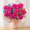 Bó hoa hồng tặng sinh nhật người yêu với tone hồng đậm, gói giấy trắng kem tinh tế