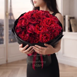 Tìm hiểu xu hướng chọn hoa tặng người yêu hot nhất hiện nay với phong cách gói tối giản nhưng vô cùng ấn tượng.
