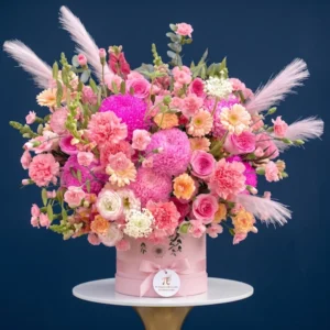 Giỏ hoa tươi tone màu hồng pastel sang trọng làm quà tặng sinh nhật ý nghĩa.