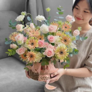 Đặt hoa tặng sinh nhật phong cách tinh tế tại TP.HCM. Hoa Gửi Yêu Thương cam kết hoa tươi chất lượng, thiết kế nghệ thuật, giao hàng nhanh chóng cho ngày đặc biệt.