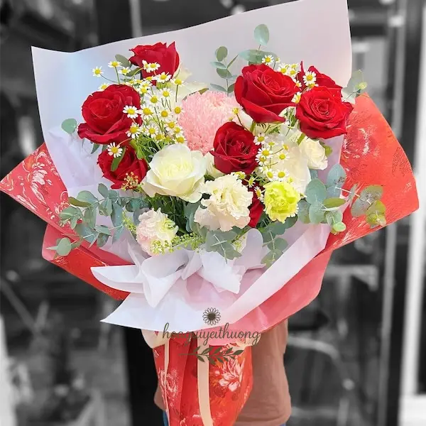 Bó hoa đỏ trắng cao cấp từ shop hoa tươi nhập khẩu – Hoa Gửi Yêu Thương