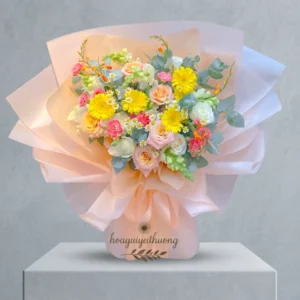 Bó hoa tươi rực rỡ được thiết kế bởi shop hoa tươi đẹp Hoa Gửi Yêu Thương tại TP.HCM, thích hợp làm quà tặng sinh nhật và dịp đặc biệt.