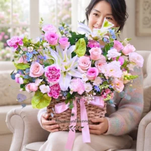 Giỏ hoa cao cấp được ôm bởi cô gái, shop hoa tươi giao trong 2h chuyên nghiệp.
