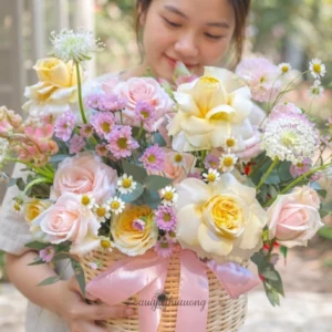 Bạn đang tìm shop hoa tươi uy tín? Khám phá ngay mẫu giỏ hoa thiết kế độc quyền, hoa nhập khẩu tươi lâu, gói quà tỉ mỉ, dịch vụ điện hoa chuyên nghiệp.