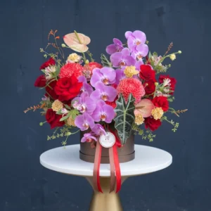 Giỏ hoa chúc mừng sinh nhật “Tường Vy Hoàng Tím” thiết kế sang trọng tại Pi Flowers & Events