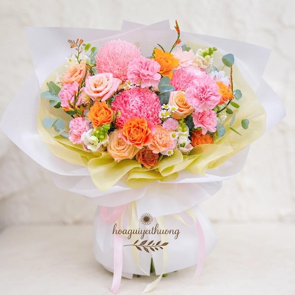 Bó hoa tươi rực rỡ thể hiện ý nghĩa hoa tặng sinh nhật vợ yêu đầy tinh tế.